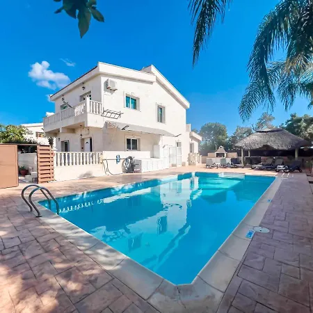 Fame With Private Pool, Jacuzzi&gazebo