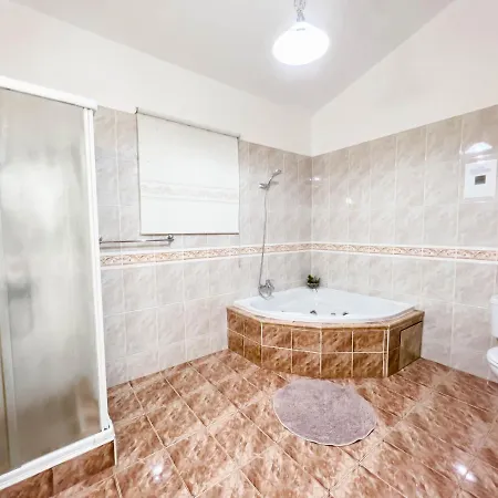 Villa Fame With Private Pool, Jacuzzi&gazebo