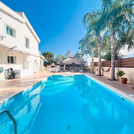 Fame With Private Pool, Jacuzzi&gazebo