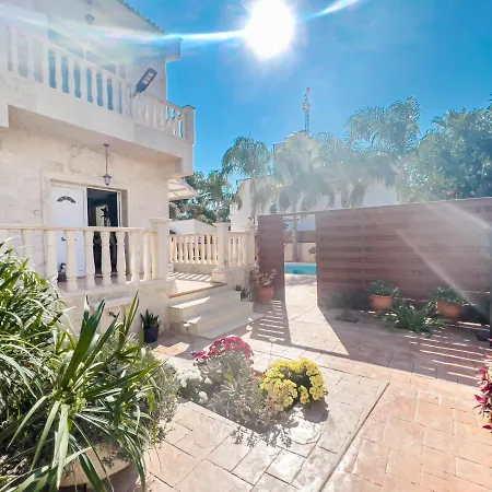 Villa Fame With Private Pool, Jacuzzi&gazebo