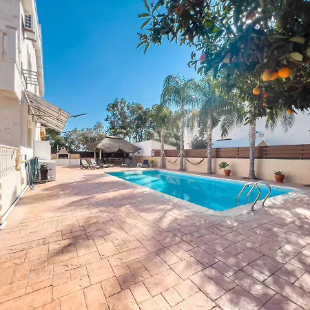 Fame With Private Pool And Gazebo 빌라